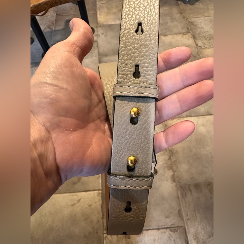 EUC Burberry LARGE grey and white leather buckle belt Tote/satchel
Made in Italy - Picture 12 of 12